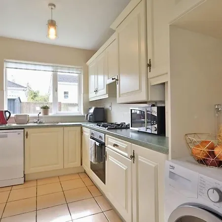 Homestay Master Bedroom With En-suite *