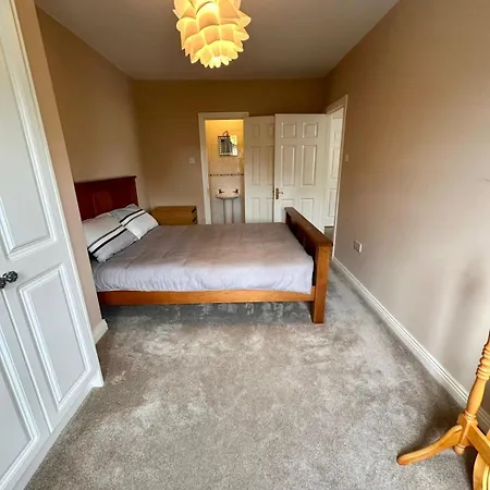 Master Bedroom With En-suite Homestay *