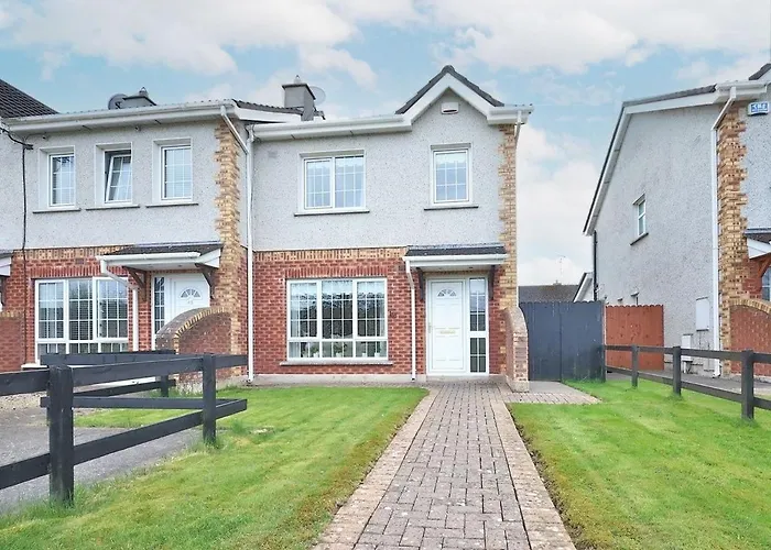 Master Bedroom With En-suite *
