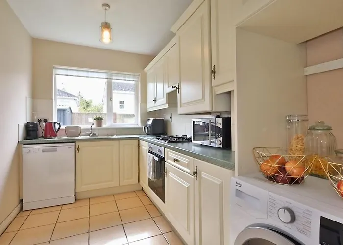 Homestay Master Bedroom With En-suite *