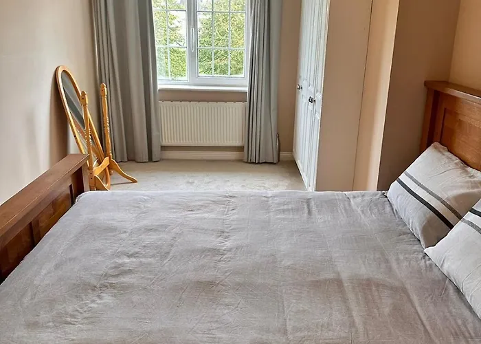 Master Bedroom With En-suite *